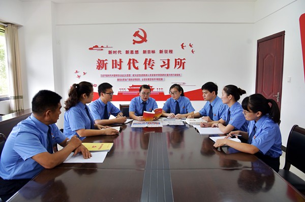 学习习近平新时代中国特色社会主义思想1。郝万婷 摄_副本.jpg