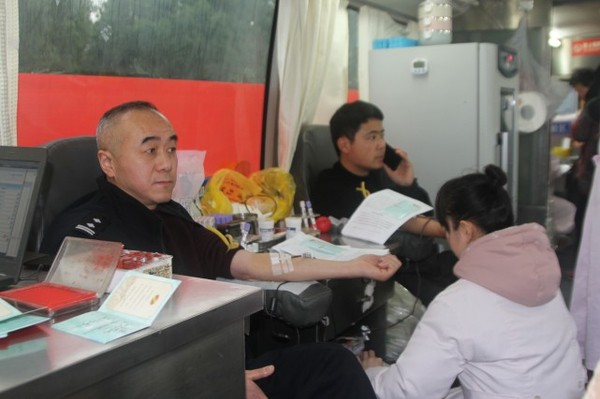 12.6公安局献血1.jpg