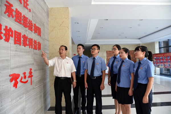 带领第四检察部干警学习习近平总书记讲话。郝万婷 摄.jpg