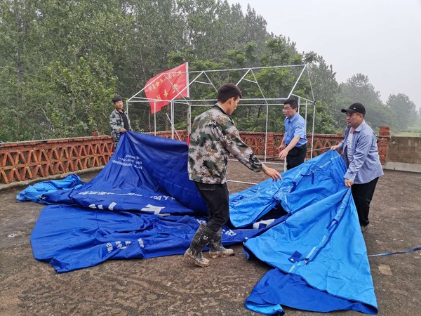 搭建防汛值守点帐篷.jpg