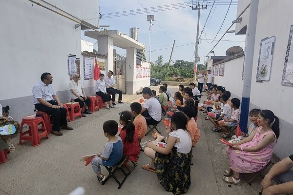 党课讲到庄子里 活动办到家门口.jpg